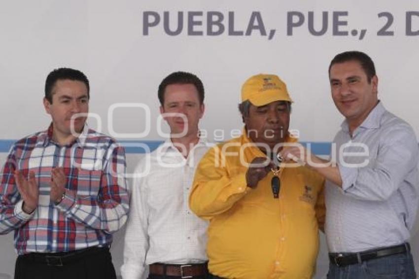 GOBIERNO . ENTREGA DE OBRA