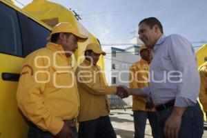 GOBIERNO . ENTREGA DE OBRA