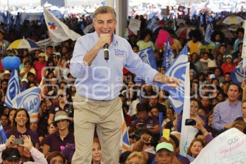 ELECCIONES . ANTONIO GALI EN AZUMIATLA