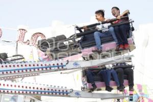 FERIA DE PUEBLA 2016 . JUEGOS MECÁNICOS