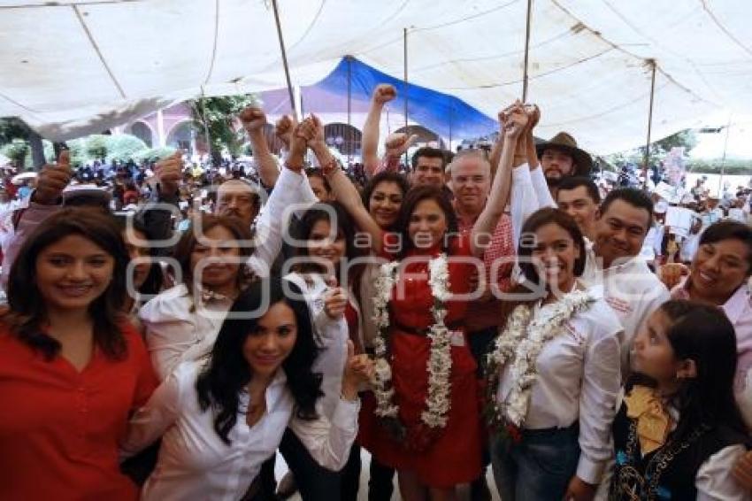 ELECCIONES . BLANCA ALCALA . LIENZO CHARRO