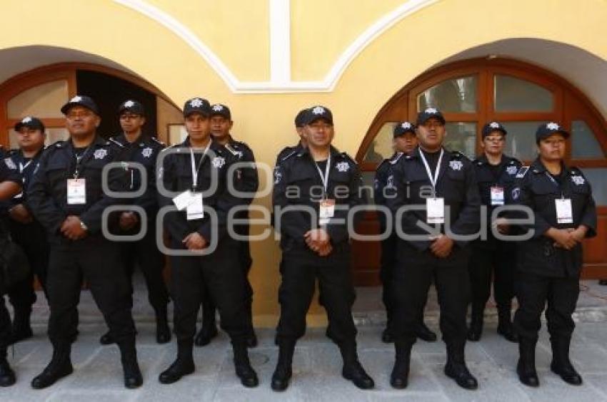 ENTREGA DE UNIFORMES . CHOLULA