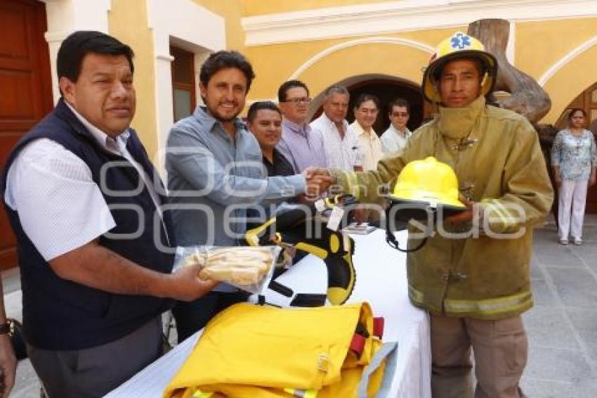 ENTREGA DE UNIFORMES . CHOLULA