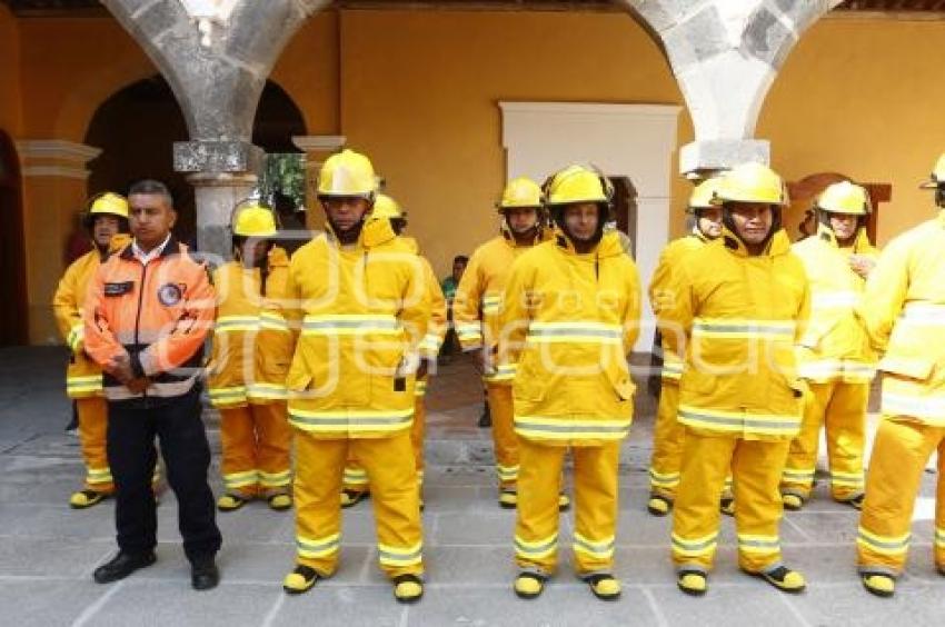 ENTREGA DE UNIFORMES . CHOLULA