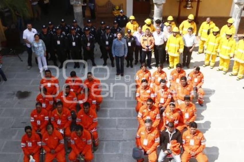 ENTREGA DE UNIFORMES . CHOLULA