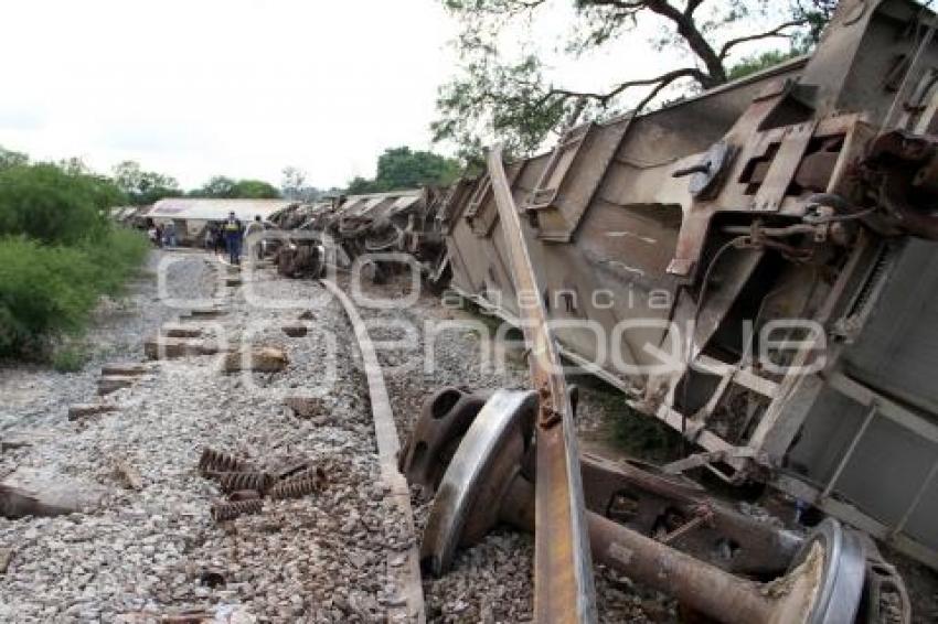 VAGONES DESCARRILADOS . TEHUACÁN