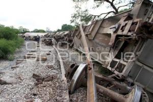 VAGONES DESCARRILADOS . TEHUACÁN