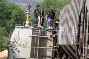 VAGONES DESCARRILADOS . TEHUACÁN