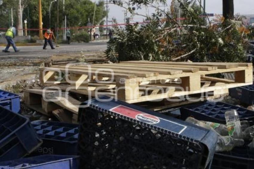 TREN GOLPEA TRACTO CAMION DE REFRESCOS
