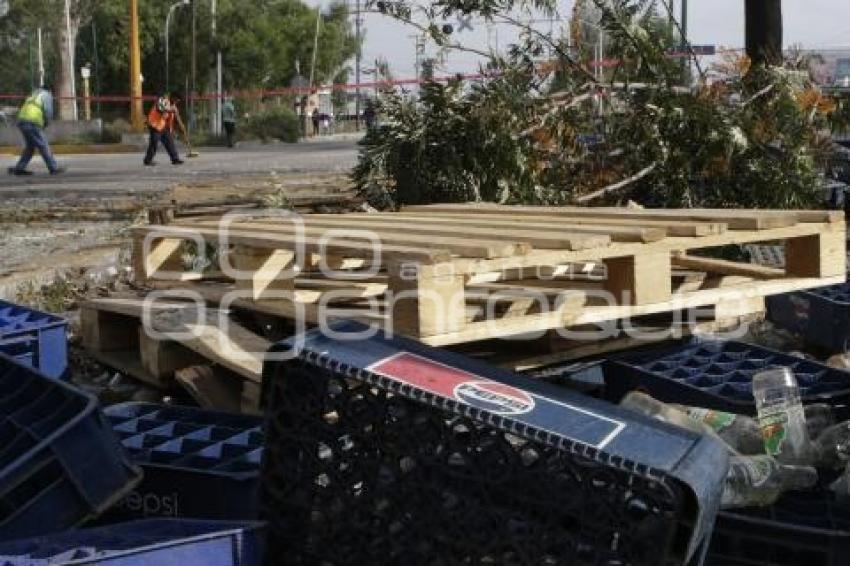 TREN GOLPEA TRACTO CAMION DE REFRESCOS 