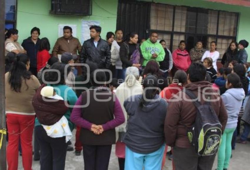 MANIFESTACIÓN PADRES DE FAMILIA . TEXMELUCAN