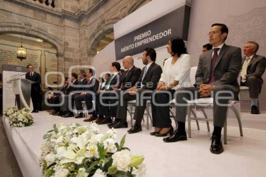 PREMIO AL MÉRITO EMPRENDEDOR