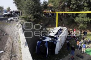 VUELCA CAMIÓN . TRANSPORTE PÚBLICO