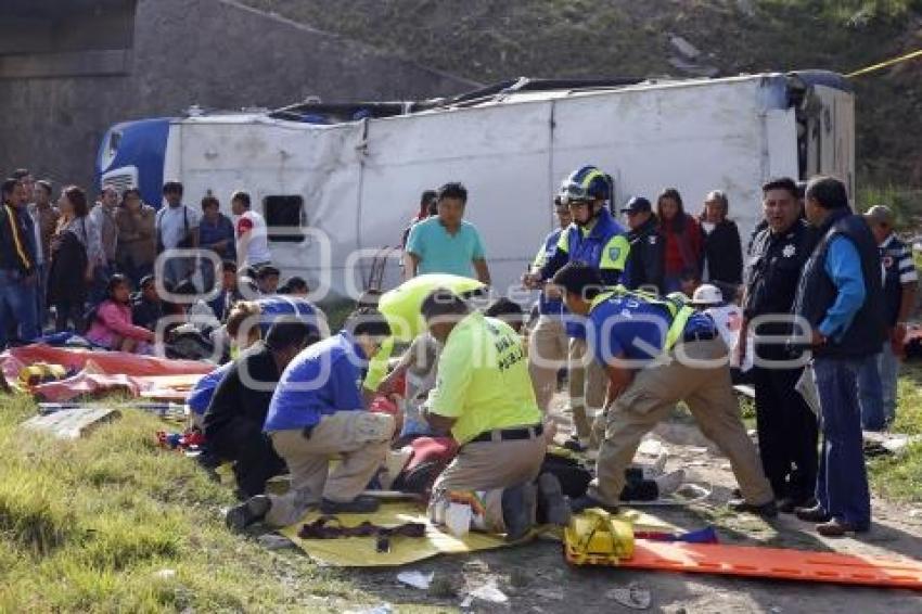 VUELCA CAMIÓN . TRANSPORTE PÚBLICO