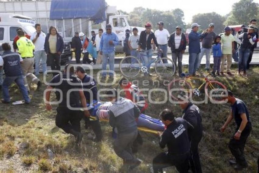 VUELCA CAMIÓN . TRANSPORTE PÚBLICO