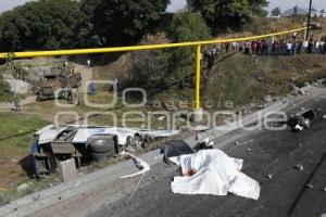 VUELCA CAMIÓN . TRANSPORTE PÚBLICO