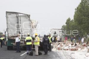 VOLCADURA AUTOPISTA MÉXICO-PUEBLA