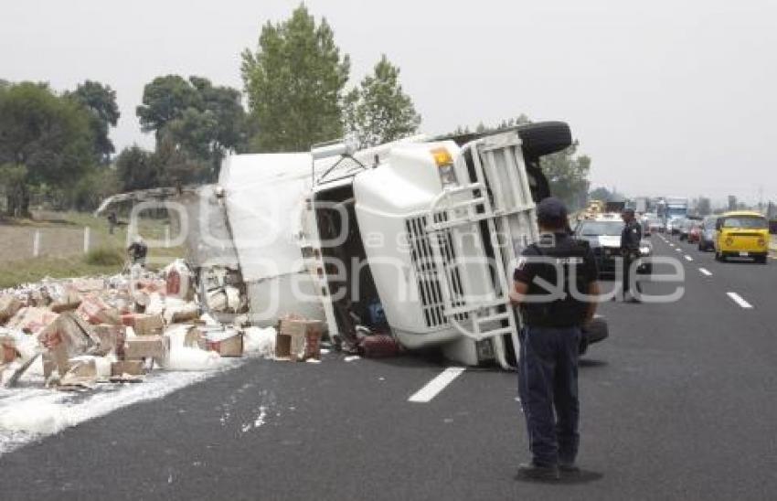 VOLCADURA AUTOPISTA MÉXICO-PUEBLA