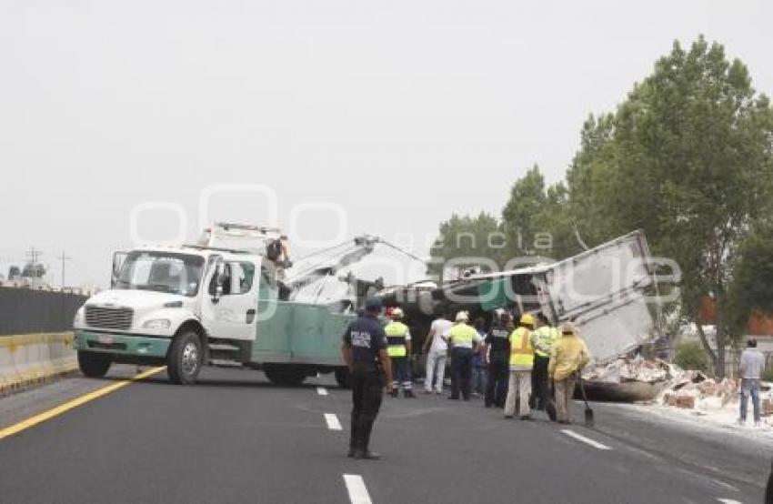 VOLCADURA AUTOPISTA MÉXICO-PUEBLA