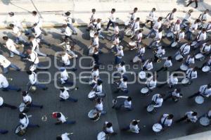 DESFILE 5 DE MAYO . ENSAYO