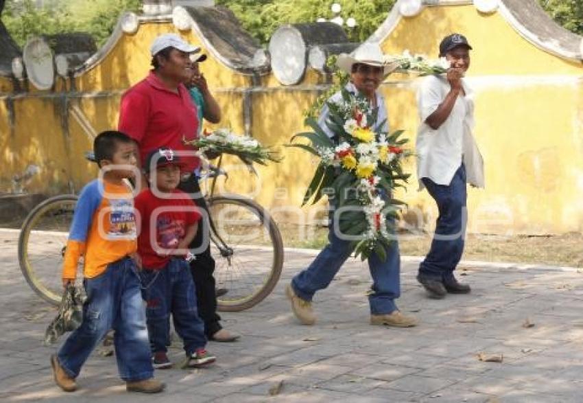 DÍA DE LA SANTA CRUZ . ACATLÁN