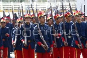 DESFILE 5 DE MAYO . ENSAYO