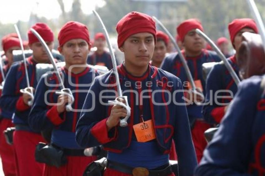 DESFILE 5 DE MAYO . ENSAYO