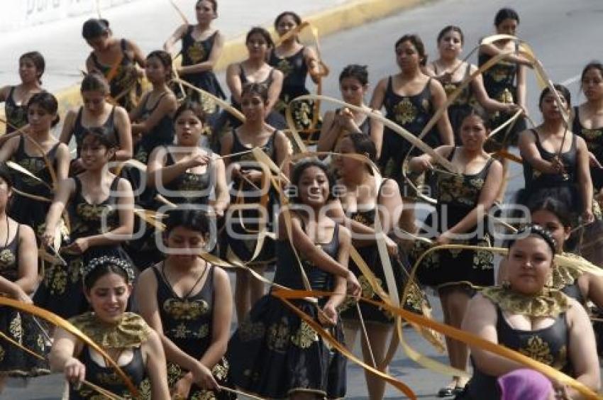 DESFILE 5 DE MAYO . ENSAYO