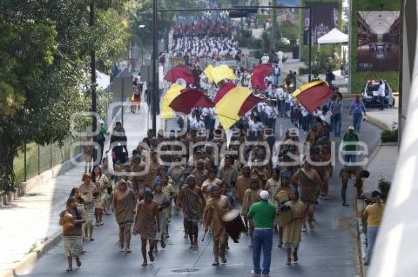 DESFILE 5 DE MAYO . ENSAYO