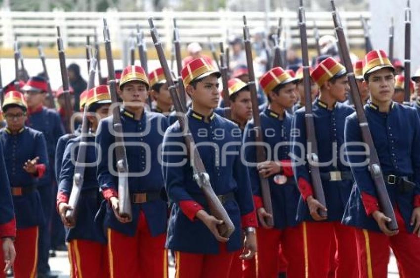 DESFILE 5 DE MAYO . ENSAYO