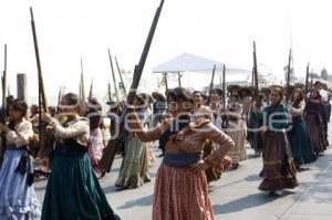 DESFILE 5 DE MAYO . ENSAYO