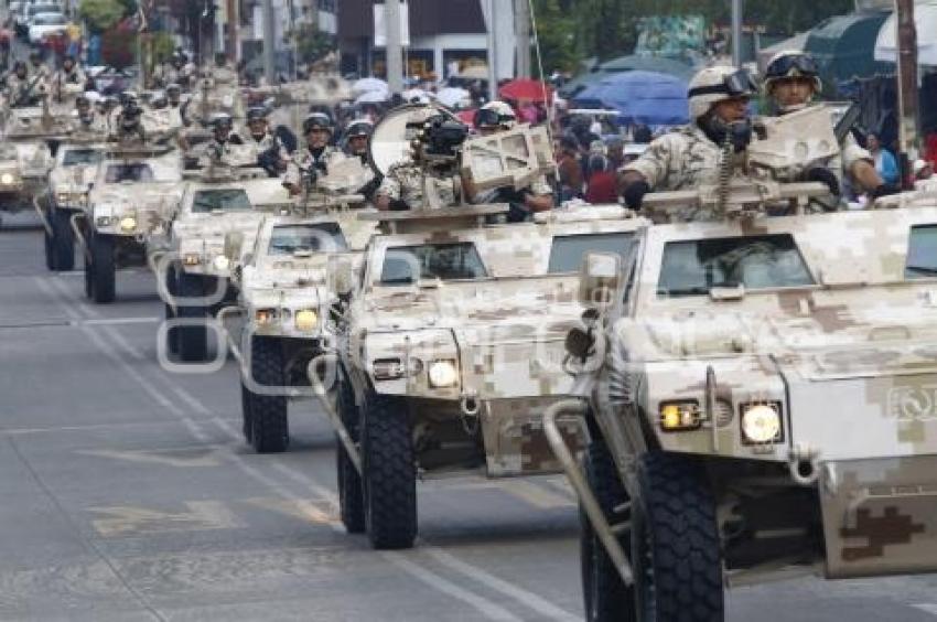 DESFILE CÍVICO MILITAR . 5 DE MAYO