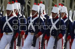 DESFILE CÍVICO MILITAR . 5 DE MAYO