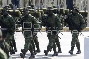 DESFILE CÍVICO MILITAR . 5 DE MAYO