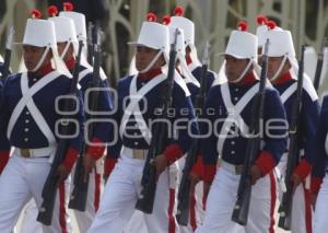 DESFILE CÍVICO MILITAR . 5 DE MAYO