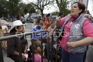 DESFILE 5 DE MAYO . ANA TERESA ARANDA