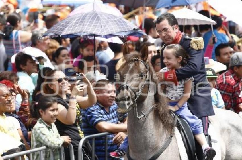 DESFILE CÍVICO MILITAR . 5 DE MAYO