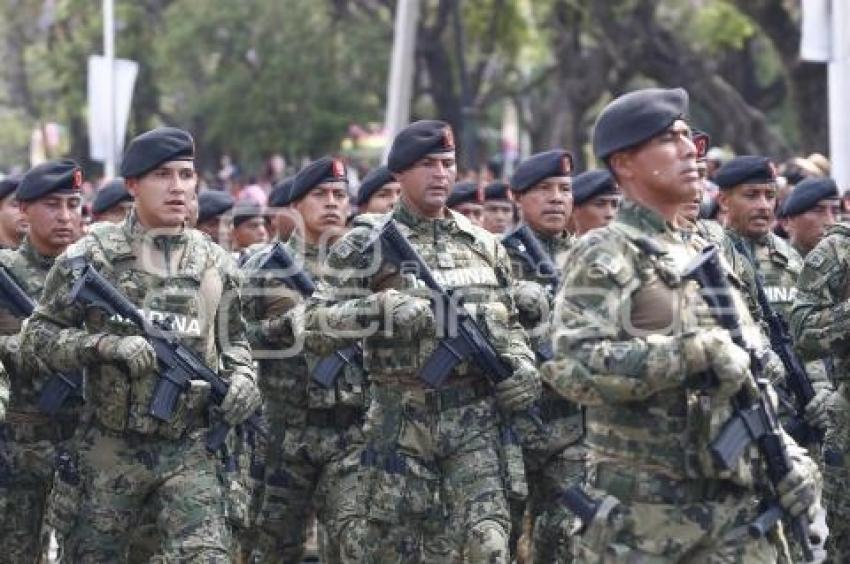 DESFILE CÍVICO MILITAR . 5 DE MAYO