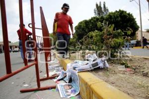 DESFILE 5 DE MAYO . BASURA