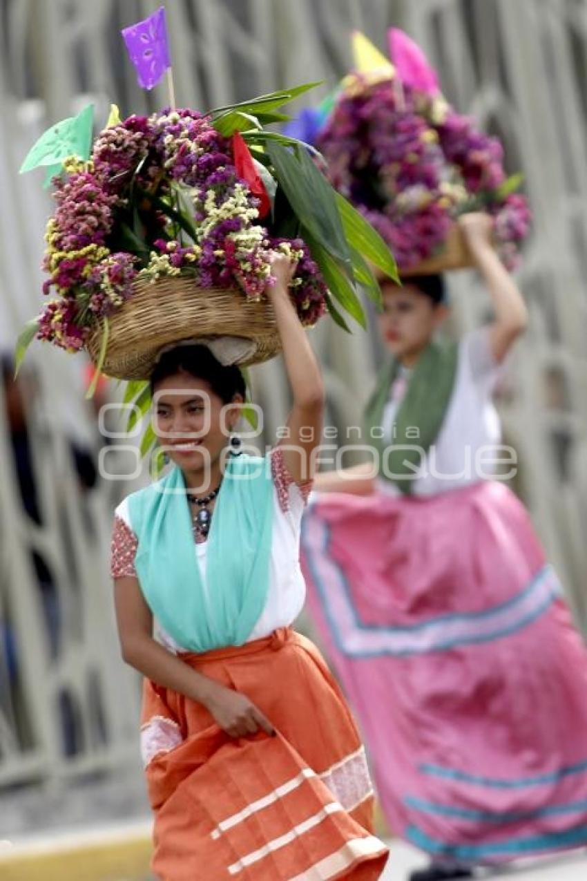 DESFILE CÍVICO MILITAR . 5 DE MAYO