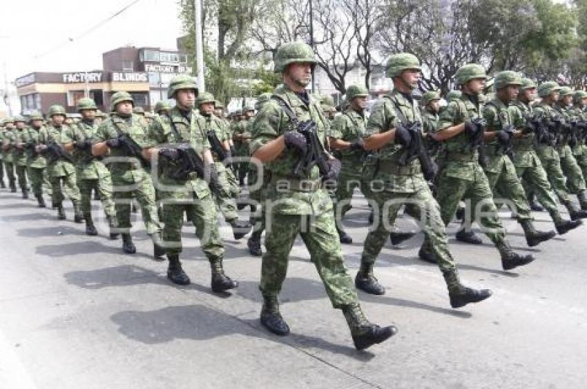 DESFILE CÍVICO MILITAR . 5 DE MAYO