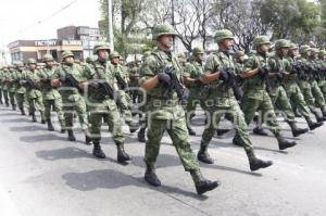 DESFILE CÍVICO MILITAR . 5 DE MAYO