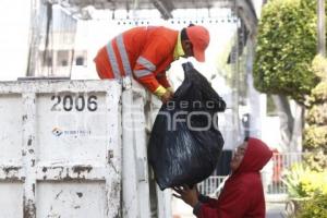 SERVICIO DE LIMPIA . BARRENDEROS