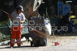 SERVICIO DE LIMPIA . BARRENDEROS