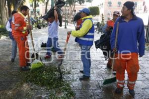 SERVICIO DE LIMPIA . BARRENDEROS