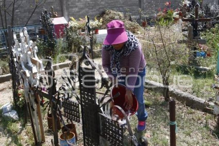 DÍA DE LAS MADRES . PANTEONES