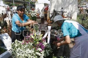 DÍA DE LAS MADRES . PANTEONES