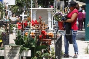 DÍA DE LAS MADRES . PANTEONES