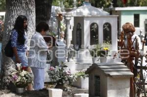 DÍA DE LAS MADRES . PANTEONES