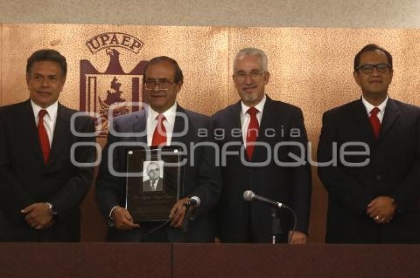 UPAEP . RECONOCIMIENTO AGUSTÍN REYES